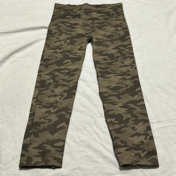 SPANX Camouflage Leggings - Picture 2 of 5